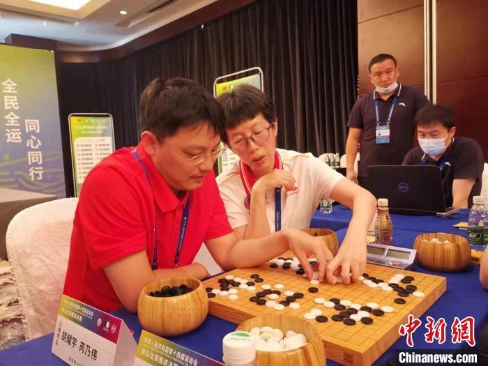 战鹰：以抽象直播风格崛起的围棋传播者与直播