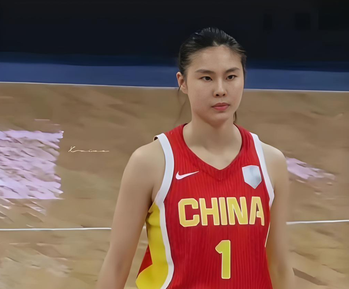中国女篮末节关键先生王思雨独得9分助球队提前