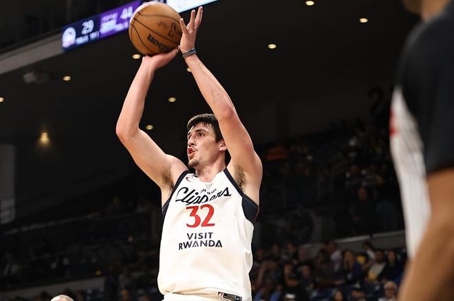 扎克-弗里曼特尔爆发砍下20+10 三双数据助圣迭戈