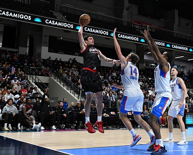 扎克-弗里曼特尔爆发砍下20+10 三双数据助圣迭戈