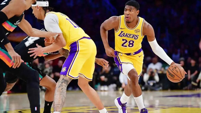 湖人替补火力不足引连锁反应 艾顿进攻方式变化