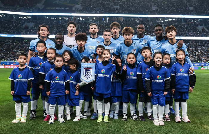 大连英博客场挑战山东泰山，转播平台与球员状