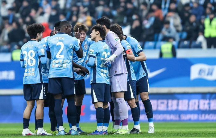 大连英博客场挑战山东泰山，转播平台与球员状