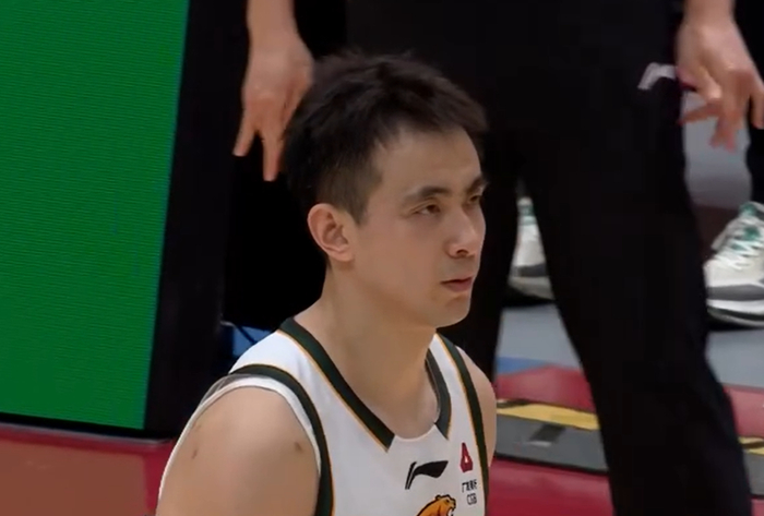 赵继伟低迷陷困境 辽宁惨败浙江队