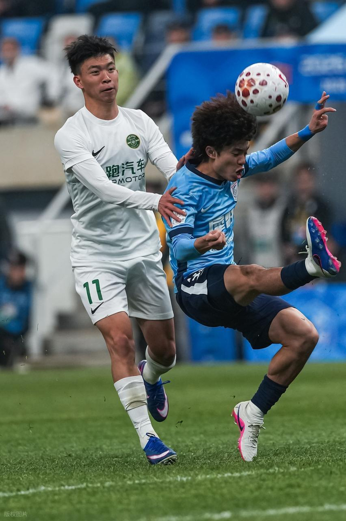 浙江队客场惨败大连英博 王钰栋状态低迷难救主