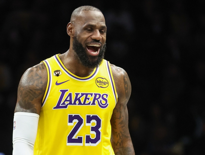 詹姆斯本赛季第10次砍下20+10助攻 暂列联盟第七