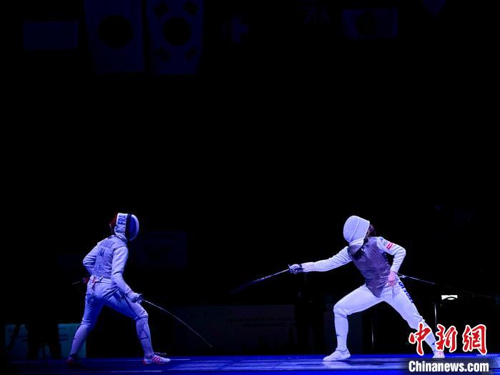 香港主场花剑世界杯男子团体首夺金牌 张家朗等